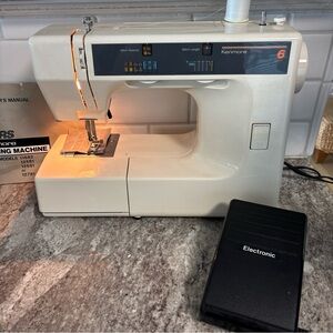 Retro Kenmore Free Arm 6 Stitch Sewing Machine Attachments 385.1 168291 Works!
